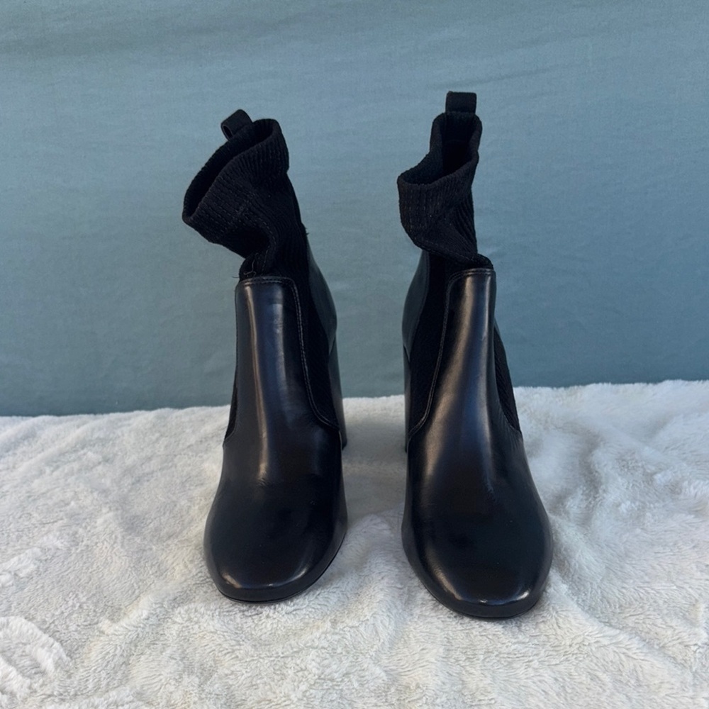 EUC Tory Burch Black Heeled Boots Sleek Design Sz 9.5 Women Leather Sock Bootie